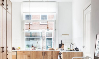 Cải tạo phòng bếp xuống cấp trở nên đẹp mộc mạc và tươi sáng bất ngờ