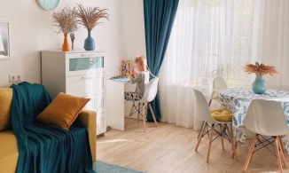 Bà mẹ trẻ tự tay cải tạo căn hộ nhỏ nhưng xinh lung linh và rực rỡ sắc màu