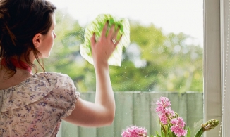 Dọn nhà đón Tết: Tất tần tật những mẹo hay giúp bạn lau cửa kính sáng bóng như mới