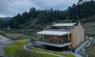 Ngắm hiệu sách tuyệt đẹp cải tạo từ ngôi nhà bỏ hoang giữa ngôi làng 800 năm tuổi