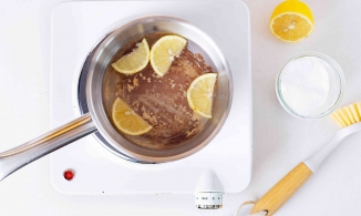 Làm sạch vết cháy sém nồi, chảo nhanh, hiệu quả bằng baking soda và chanh