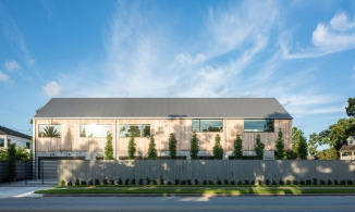 Chàng kiến trúc sư thiết kế ngôi nhà với khu vườn tuyệt đẹp bao quanh dành tặng bố mẹ