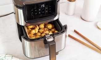 Hướng dẫn các bước làm sạch nồi chiên không dầu nhanh chóng và hiệu quả