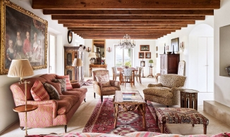 Ngôi nhà xinh đẹp khiến cặp vợ chồng quyết định trở về chốn cũ yêu thương trên hòn đảo yên bình