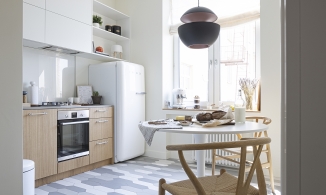 Căn hộ vỏn vẹn 41m² nhưng ấm cúng với nội thất bằng gỗ sồi và gỗ óc chó