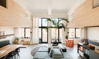 Căn hộ thông tầng ốp gỗ sáng màu năng động, đúng gu giới trẻ hiện đại