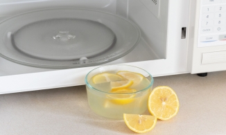 Cách làm sạch lò vi sóng bằng chanh, vừa nhanh vừa sạch!