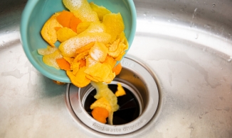 Hướng dẫn vệ sinh cống thoát nước trong bồn rửa bát cho bếp sạch sẽ, thơm tho