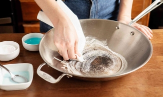 Cách làm sạch vết ố vàng ở nồi chảo bằng thép không gỉ