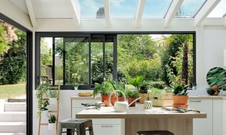 Vách ngăn kính, ý tưởng sáng tạo cho bếp nhỏ thêm hiện đại, thoáng sáng