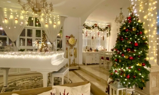 Căn biệt thự ngập hương vị Giáng sinh mà siêu mẫu Thuý Hạnh dành 10 ngày để trang trí