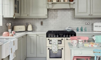 Phòng bếp phong cách đồng quê đẹp như mơ sau công cuộc 'đập đi xây lại'