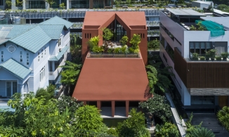 The Red Cave, ngôi nhà nổi bật như một 'ngôi đình màu đỏ' giữa 'khu nhà giàu' Sài Gòn