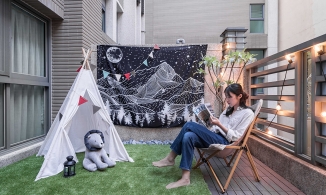 Nàng độc thân biến ban công căn hộ thành góc 'cắm trại'chill hết nấc