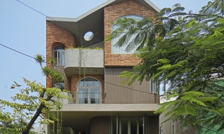 Nhà Mộc, ngôi nhà Đà Nẵng ấn tượng nhờ khung cửa mái vòm cùng vật liệu gạch thô ấm áp