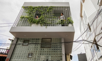 Ngôi nhà trong hẻm Sài Gòn chỉ 18m² vừa ở vừa làm store vẫn khiến người đi đường trầm trồ khen