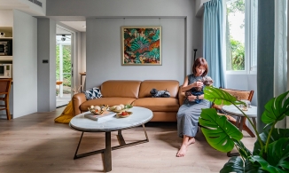 Bỏ phố về quê, cô nàng cải tạo ngôi nhà cũ bên sườn núi thành không gian sống với chú cún cưng