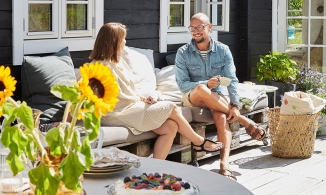 Cặp vợ chồng bỏ phố về quê, tự tay cải tạo ngôi nhà theo phong cách đồng quê lãng mạn