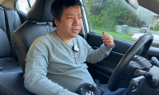 Khoa Pug tự tin đo chiều cao cùng hơn 100 người Mỹ hậu kéo chân 5 tỷ