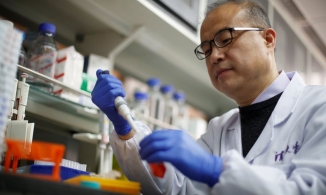 Dùng huyết thanh của 3 người Singapore để điều trị Covid cho Donald Trump