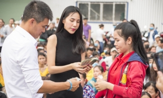 Thủy Tiên tuyên bố không việc gì phải giải trình với Hồng Quế