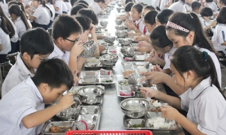 Xôn xao chuyện bữa ăn có giòi sống ở trường Thực nghiệm