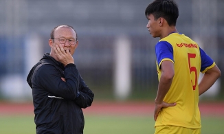 Thầy Park sẽ làm gì khi Đoàn Văn Hậu không thể quay lại kịp thời gian thi đấu?