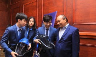 WHO khen ngợi 3 học sinh Việt Nam làm mũ chống dịch Covid-19