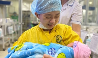 Chạy đua với 'tử thần' cứu sống 2 mẹ con sản phụ bị tai nạn giao thông