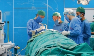 Quảng Ninh: Người đàn ông bị thang máy kẹp vỡ đầu