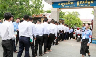 Do Covid-19, Campuchia cho tất cả học sinh lớp 12 tốt nghiệp không cần thi