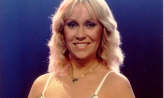 Cuộc đời thăng trầm của giọng ca 'Happy New Year'