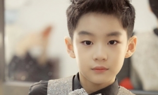 Quý tử nhà Tào Dĩnh lọt top từ khóa tìm kiếm nhiều nhất Weibo vì đẹp trai