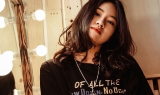 Pháo mặc bikini một mảnh, lần đầu khoe body tràn thanh xuân của tuổi 18