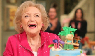 'Cô gái vàng' của Hollywood - Betty White - đón sinh nhật tuổi 99