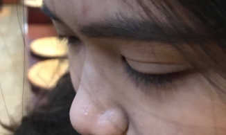 Cô gái bất ngờ bị người yêu của quản lý quán bar trên phố Tạ Hiện 'ném gạt tàn' vào đầu