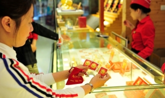 Người trẻ chưa có gia đình nên mua vàng ngày vía Thần Tài không?