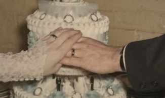 Cặp vợ chồng hạnh phúc khi bất ngờ tìm được nhẫn cưới sau gần nửa thế kỷ