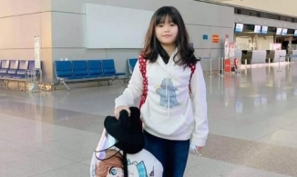 Con gái 10 tuổi của Thúy Nga dìu bà sang Mỹ thăm mẹ sau 1 năm xa cách 