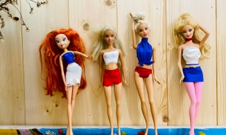 Bộ sưu tập váy đáng yêu và độc đáo của nhà thiết kế... học lớp 1