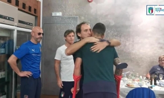 ĐT Italia cho thấy tình cảm gắn kết như một đại gia đình khi chia tay hậu vệ trái Spinazzola