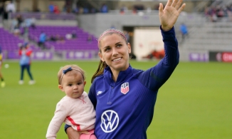 Phong cách thời trang của Alex Morgan - người được mệnh danh là nữ cầu thủ xinh đẹp nhất thế giới, 'David Beckham của bóng đá nữ'