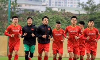 Thầy trò ông Park Hang Seo khẩn trương luyện tập ngay ngày đầu tập trung