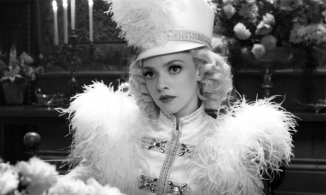 'Mank' và xu hướng thời trang cổ điển tại Hollywood