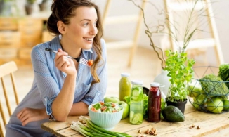 Mách bạn 9 loại thực phẩm đánh tan nỗi lo khô rát trên da