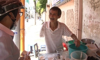 Gánh chè của người đàn ông khuyết tay 40 năm gắn bó với Quận 1, Sài Gòn