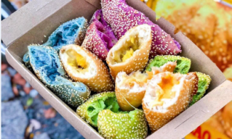 Xe bánh tiêu 7 màu độc đáo hút khách Sài Gòn, ngay cả khi chỉ 'mua mang về'