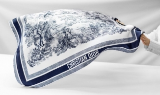 Khăn lụa Dior: Mảnh ghép không thể thiếu cho phong cách quý cô Paris