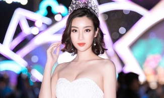 Hoa hậu Đỗ Mỹ Linh khoe thân hình gợi cảm cùng visual cực đỉnh với váy xẻ cao 