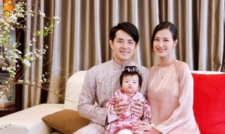 Mùng 1 Tết: Các cặp đôi sao Việt phát 'cẩu lương' khi diện áo dài đôi